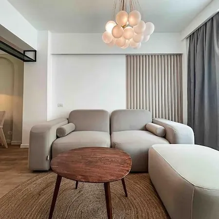 Urban Raw Calea Victoriei - Next To The Old Town Apartment *